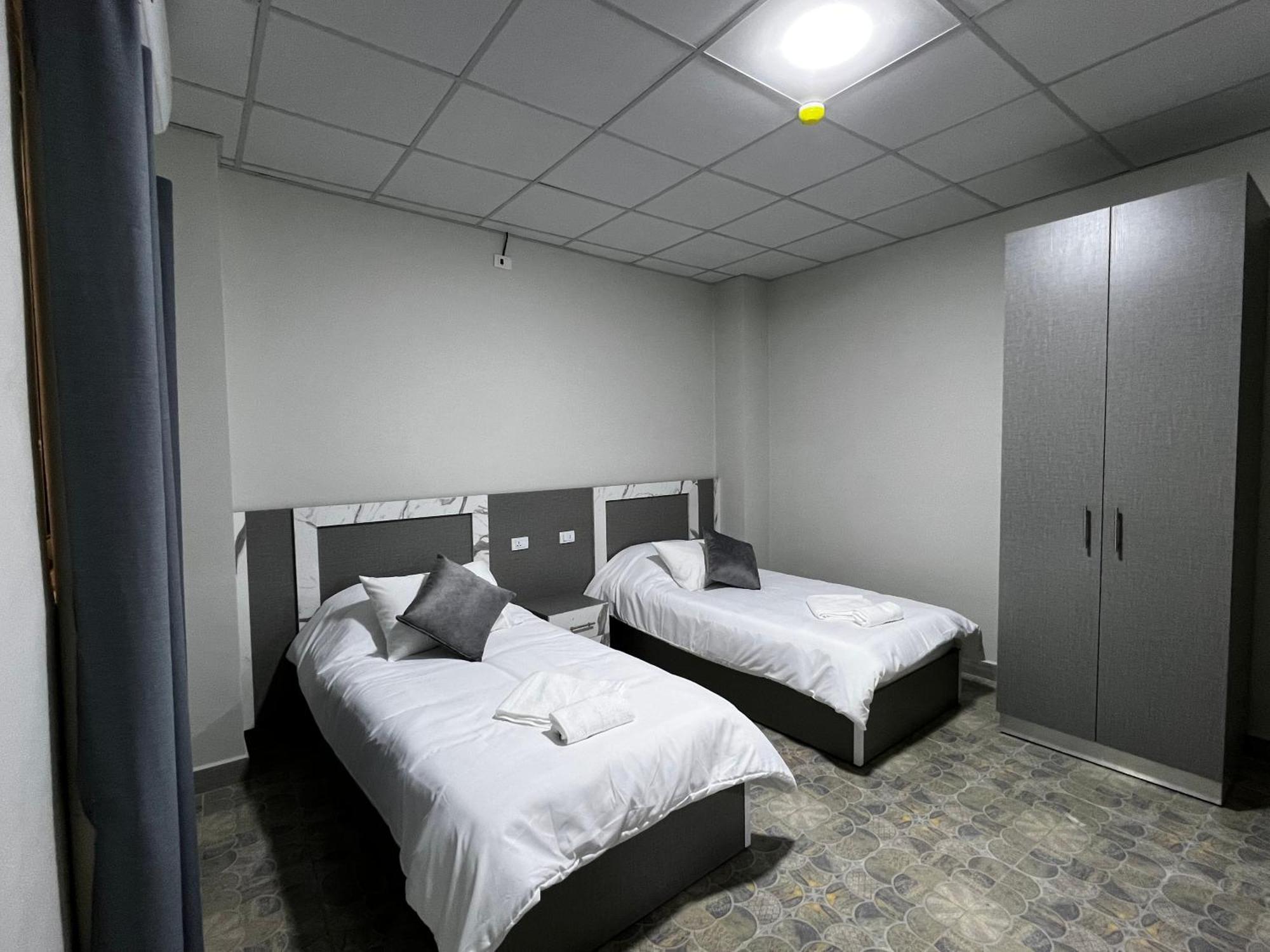 Downtown Inn 马达巴 外观 照片